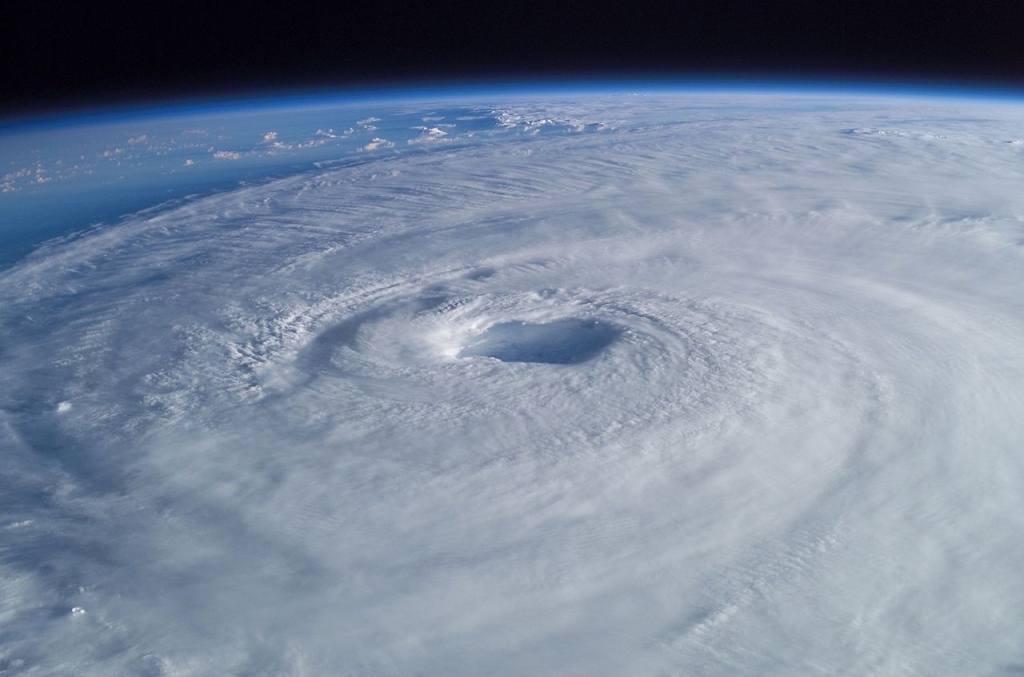 1280px-Hurricane_Isabel_from_ISS